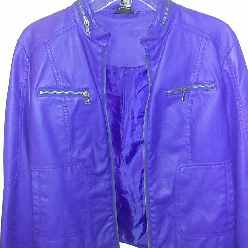 Buttery soft women's leather blazer.
